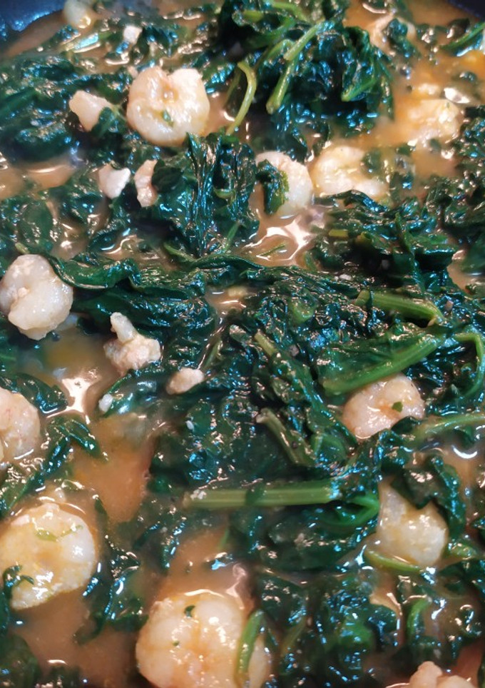 Una foto de Espinacas con gambas