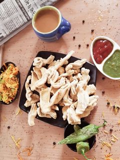 વણેલા ગાંઠિયા(Vanela Gathiya Recipe in Gujarati) રેસીપી મુખ્ય ફોટો
