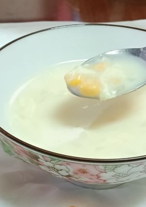 超簡單牛奶玉米濃湯（小Q創意食譜） 的食譜成品照片