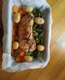 Pechuga de pavo al horno con espárragos y patatas mini