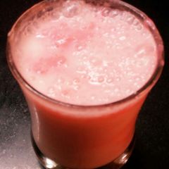 A picture of Strawberry lassi.