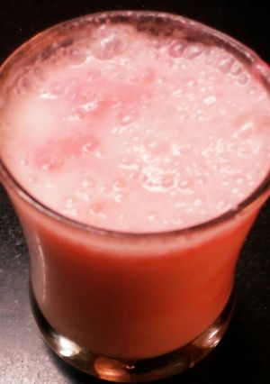 A picture of Strawberry lassi.
