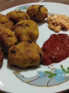 A picture of Flat Rice Pakoda.