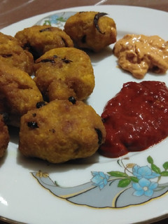 A picture of Flat Rice Pakoda.