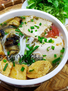Hình của món Bún riêu cua ốc.