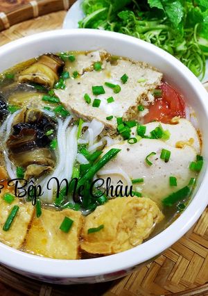 Hình của món Bún riêu cua ốc.