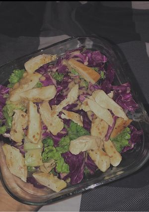 Hình của món Salad ức gà áp chảo.