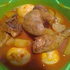 A picture of Gulai ayam telor so simple by desaku.