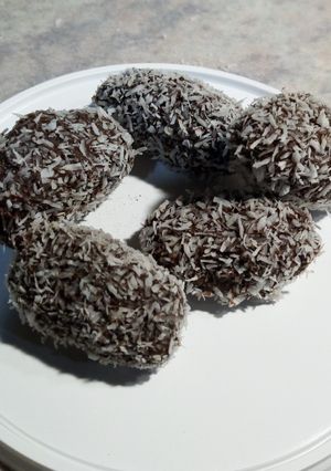 Una foto de Bolitas de dátil y fruto seco