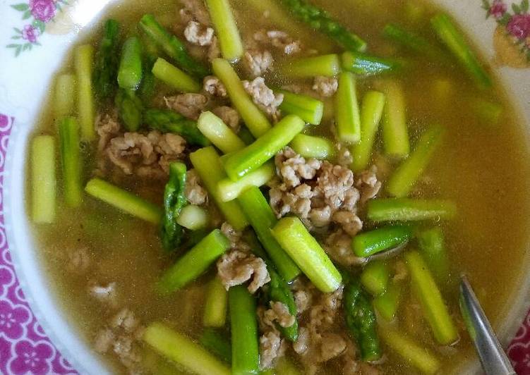 Asparagus chop beef with oyster sauce