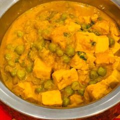 A picture of Matar Paneer.