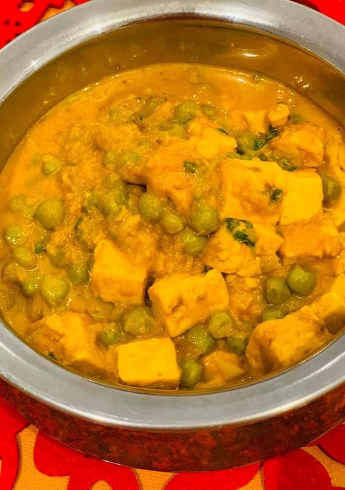 A picture of Matar Paneer.