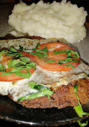 Una foto de Milanesa Caprese