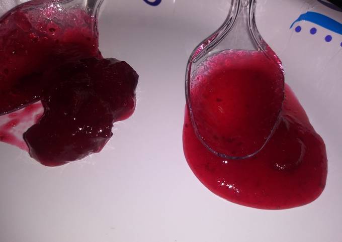 Homemade jellied and whole crannberry sauce