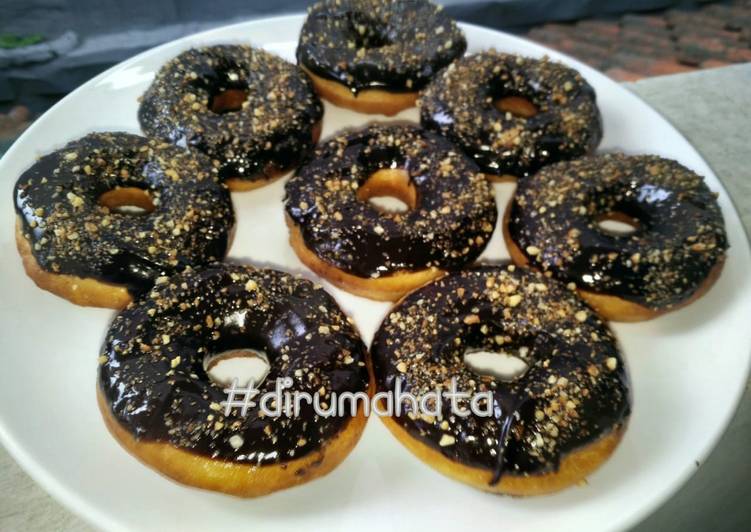 Donat Kentang Topping Coklat Kacang