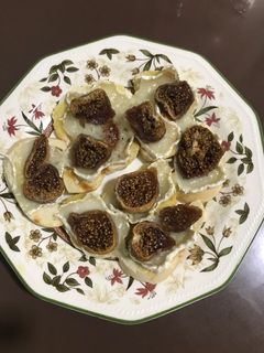 Una foto de Queso de cabra con higos