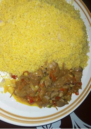 A picture of Morrocon couscous with kidney sauce.