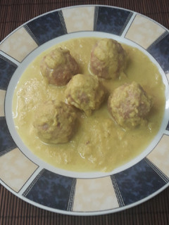 Una foto de Albóndigas de pollo al curry