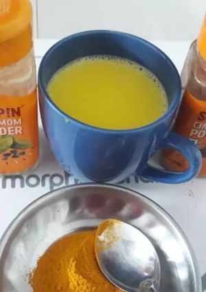 रोग प्रतिरोधक क्षमता बढ़ाने वाला दूध(rog pratirodhak shamta ko bdhane wala dodh recipe in hindi) रेसिपी मुख्य फोटो