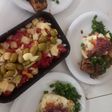 Cerdo Salteado con Ensaladas