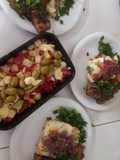 Cerdo Salteado con Ensaladas