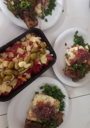 Una foto de Cerdo Salteado con Ensaladas