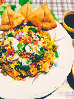 સમોસા ચાટ (Samosa Chaat Recipe In Gujarati) રેસીપી મુખ્ય ફોટો