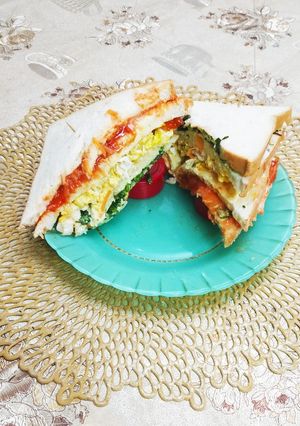 তিন স্তরের বা  তিন রঙের স‍্যান্ডউইচ(Three layers/colors sandwich) রেসিপির প্রধান ছবি