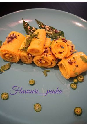 A picture of Khandvi.