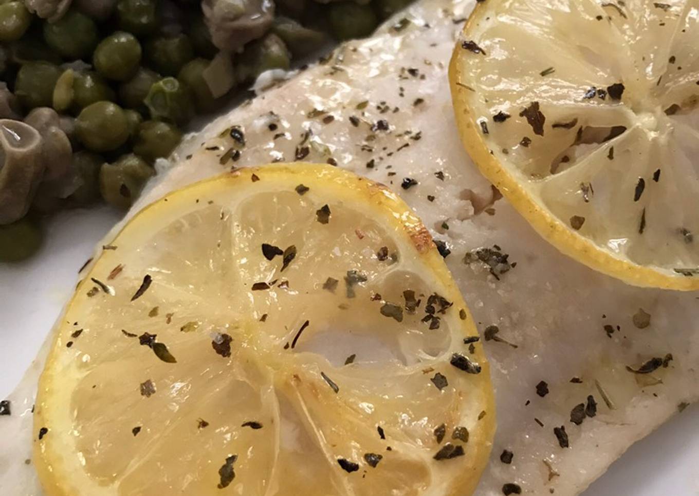 Merluza a la espalda con verduritas