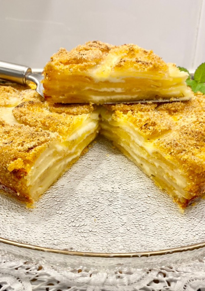 Una foto de Pastel salado con patatas y queso