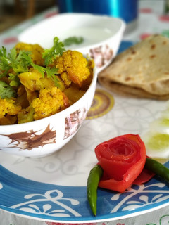 आलू गोभी की सब्जी (Aloo Gobhi ki sabzi recipe in Hindi) रेसिपी मुख्य फोटो