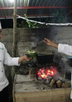 Una foto de Mole verde de espinazo de puerco