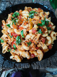 A picture of Macaroni.