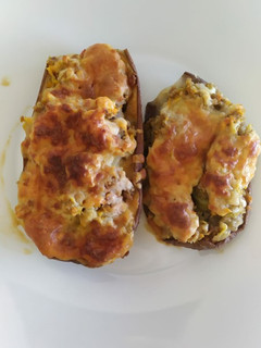 Una foto de Berenjenas rellenas de verduras y carne