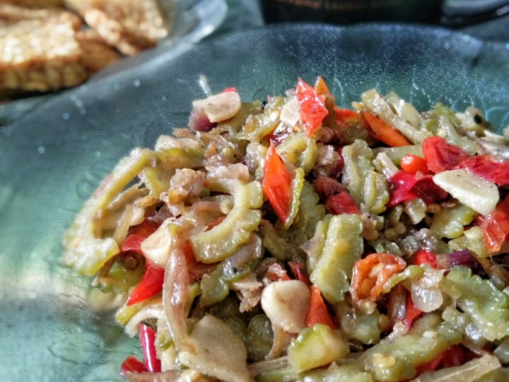 Bagaimana Membuat Oseng Pare Teri Pedas Anti Gagal