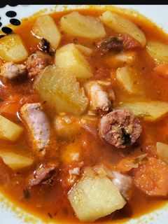 Una foto de Patatas con chorizo y longaniza