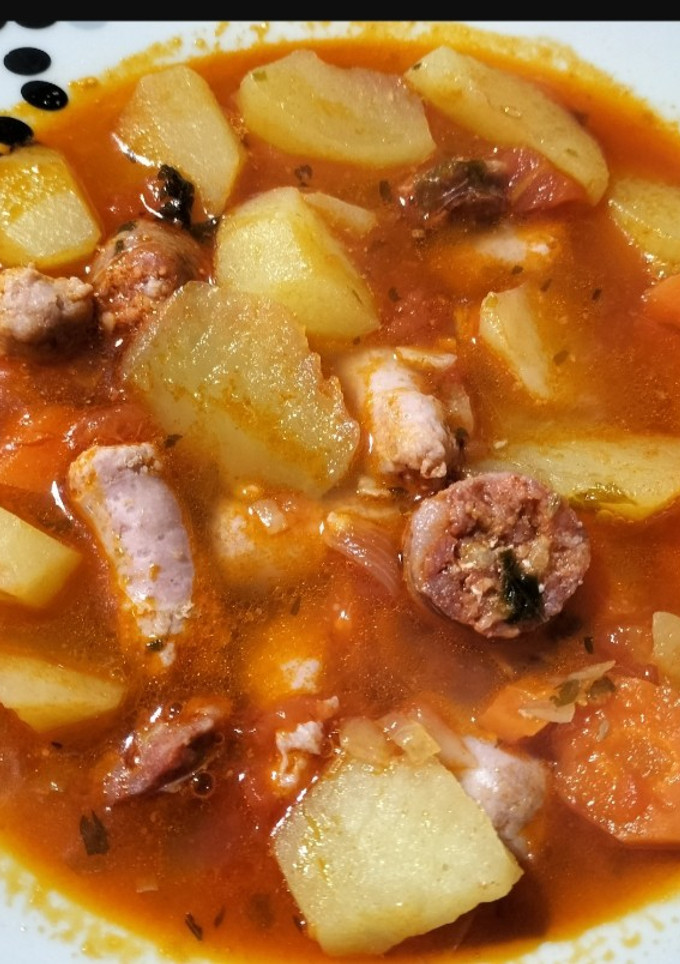 Una foto de Patatas con chorizo y longaniza