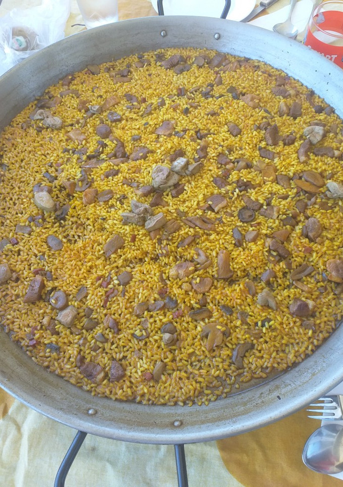 Una foto de Paella de pato y foie