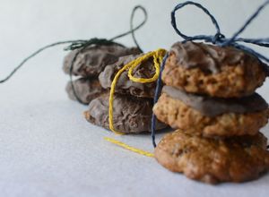 Una foto de Galletas de muesli, coco y cubierta de chocolate