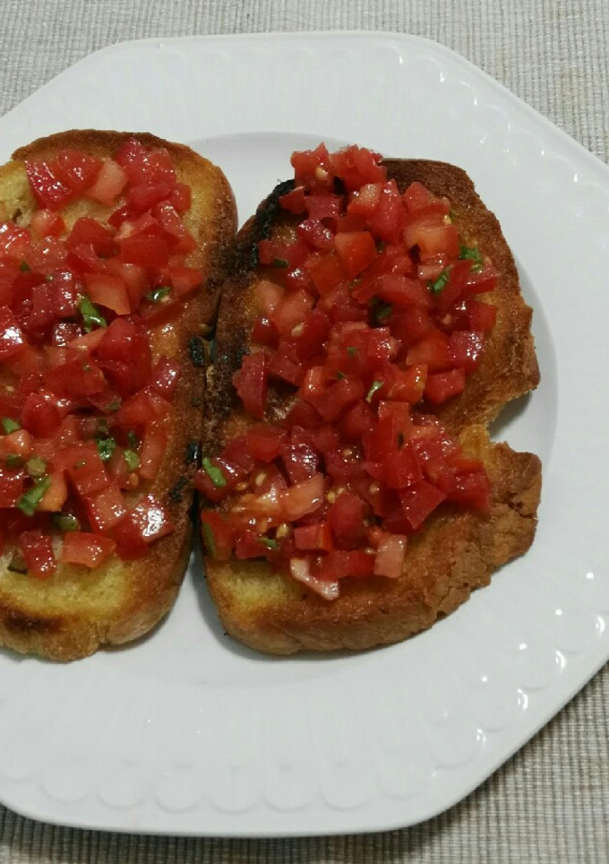 Una foto de Bruschettas pomodoro