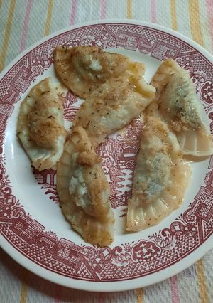 Una foto de Pierogi diferentes (varenikes polacos)