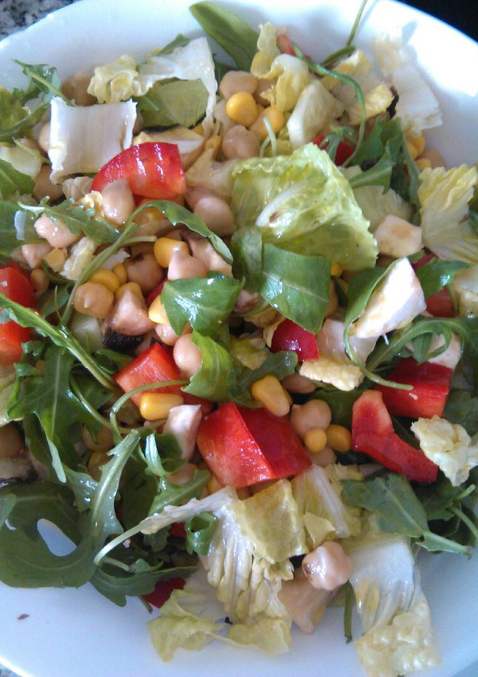 Una foto de Ensalada de garbanzos