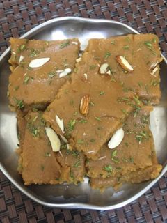 ગોળ પાપડી (Gol Papdi Recipe In Gujarati) રેસીપી મુખ્ય ફોટો