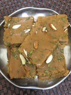 ગોળ પાપડી (Gol Papdi Recipe In Gujarati) રેસીપી મુખ્ય ફોટો