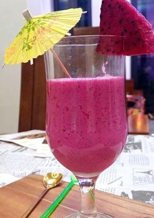 Hình của món Sinh tố sữa chua, thanh long đỏ.