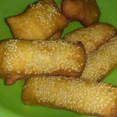 A picture of Roti goreng tabur wijen.