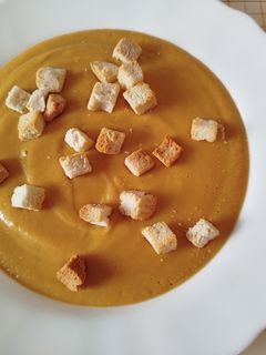 Una foto de Crema de calabaza y castañas muy fácil de hacer
