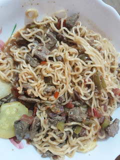 صورة لوصفة كبدة اسكندراني بدون زيت.. نودلز بطريقة جديدة 🍜