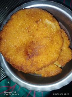 मीठी मठरी (meethi mathri recipe in Hindi) रेसिपी मुख्य फोटो